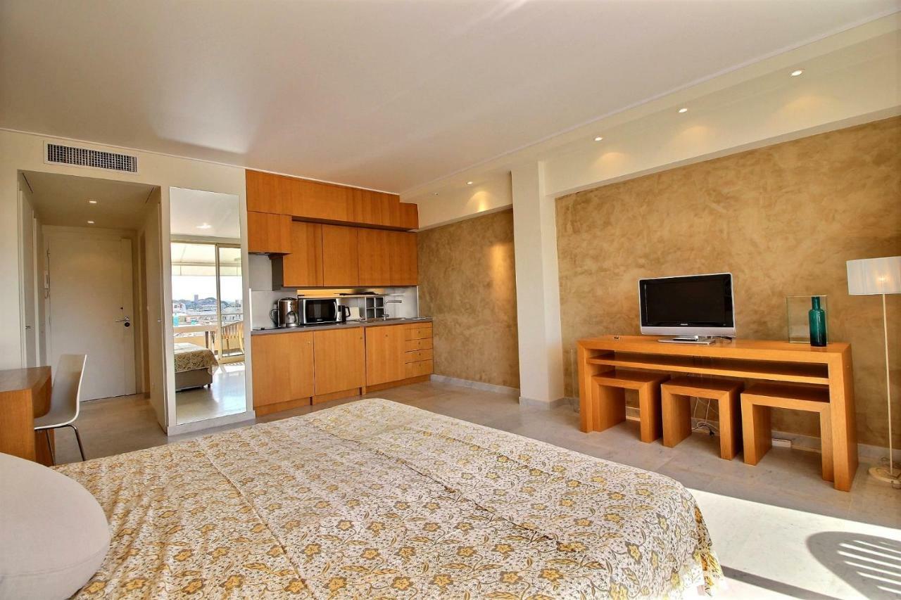 Le Grand Hotel Cannes Bagian luar foto
