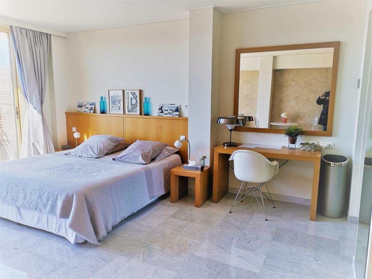 Le Grand Hotel Cannes Bagian luar foto